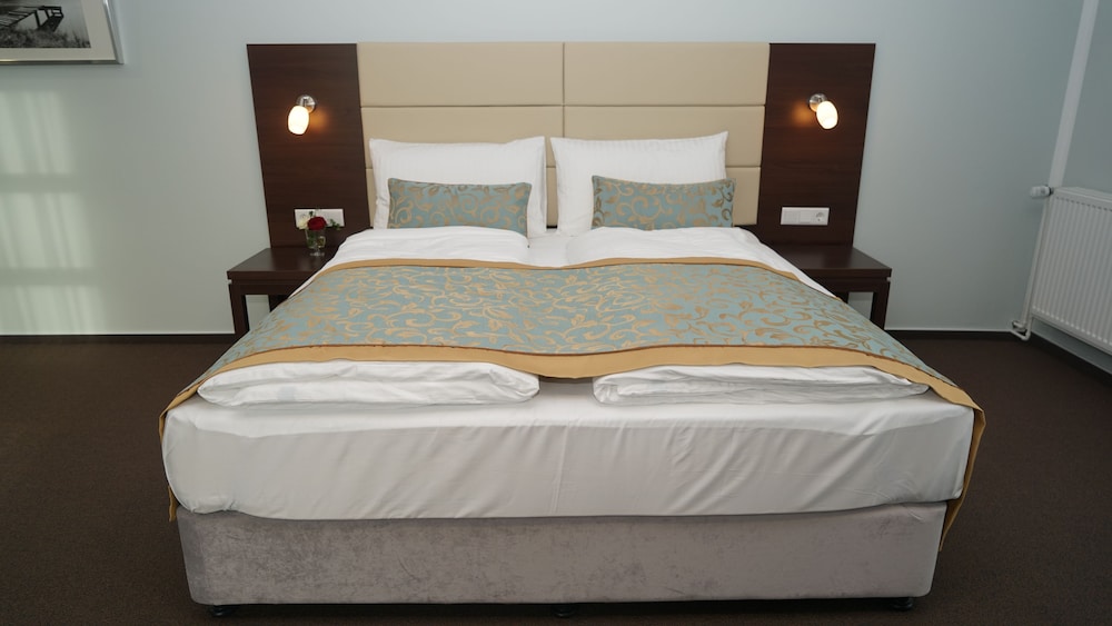 Hotel Class 6/23