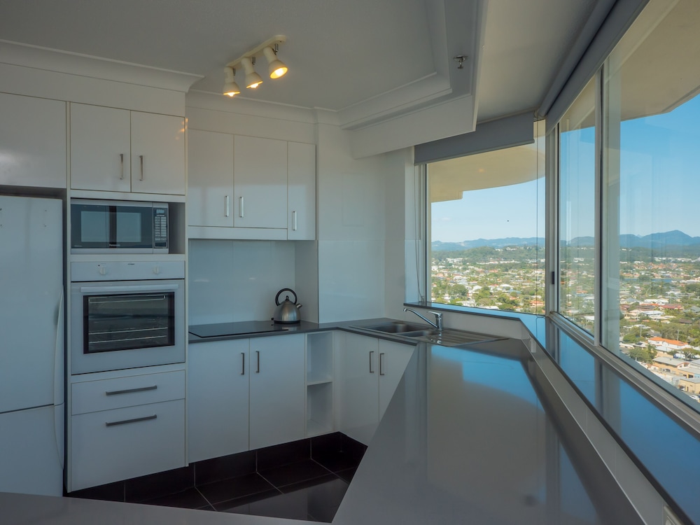 Burleigh Surf Apartments 22/77