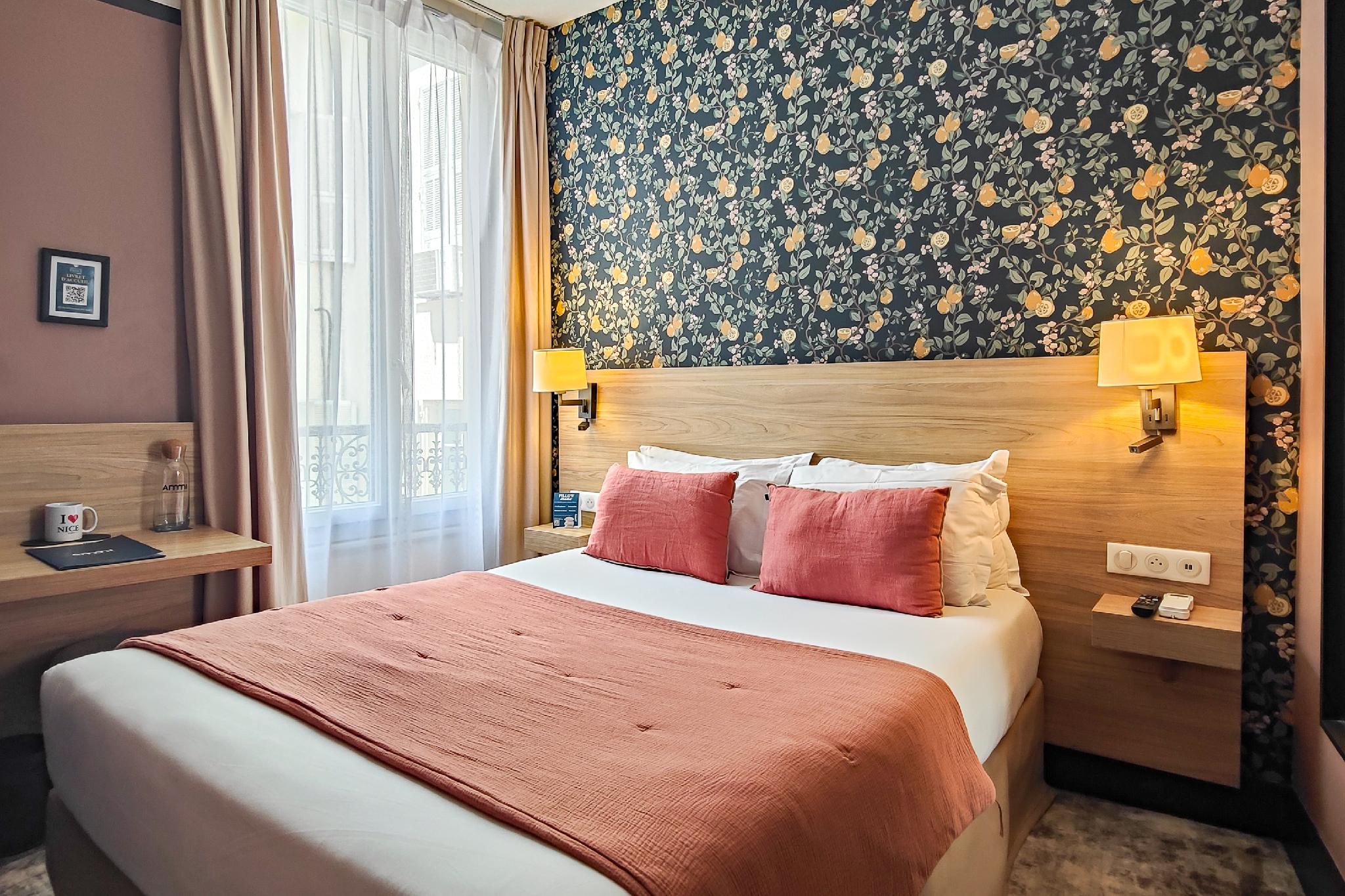 Room, Queen Bed, Small