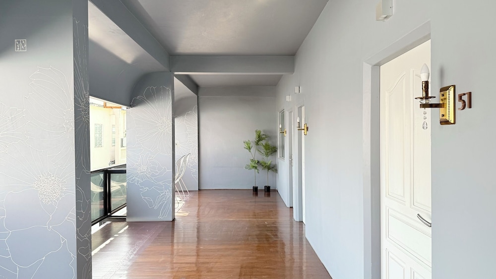 Issara House Bangkok 10/57
