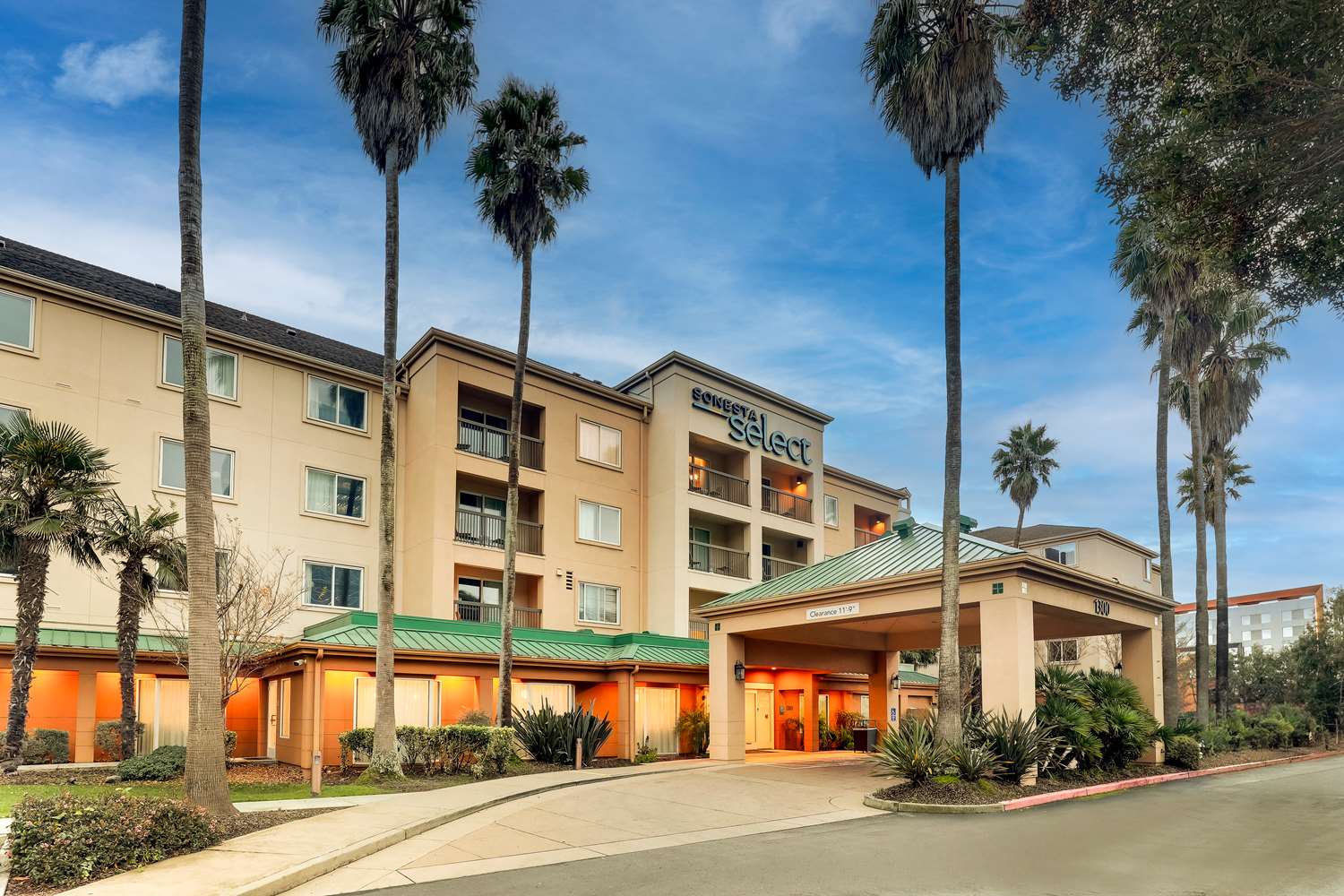 Sonesta Select San Francisco Airport Oyster Point Waterfront 7/67