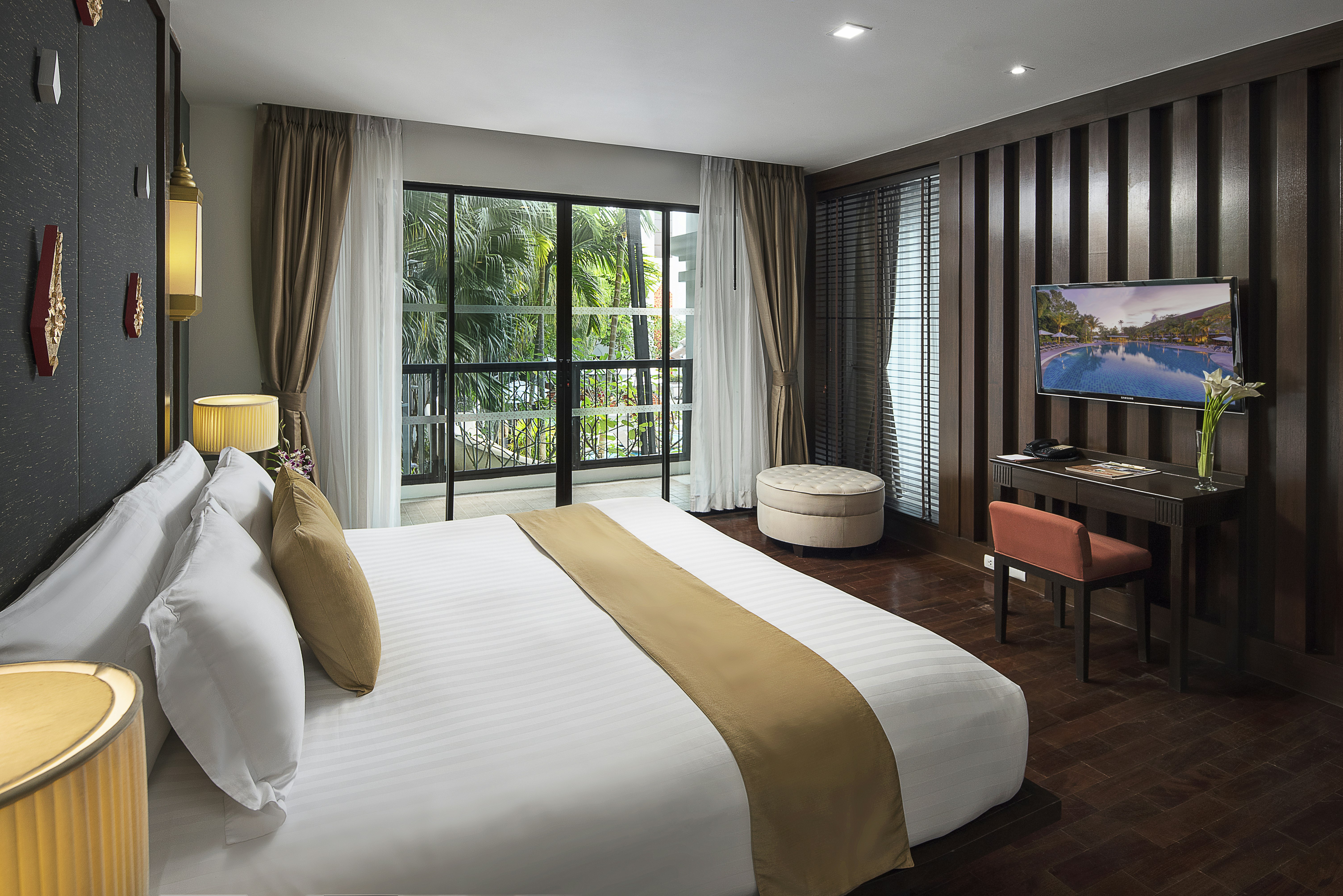 FAMILY SUITE, KING BED, POOL VIEW