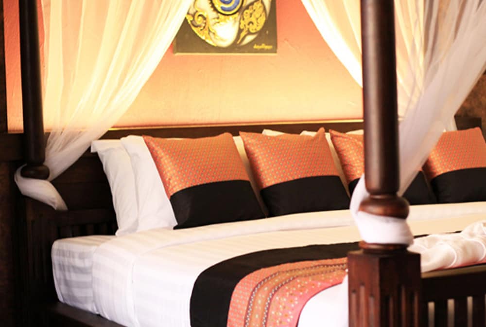 Dee Andaman Hotel 12/34