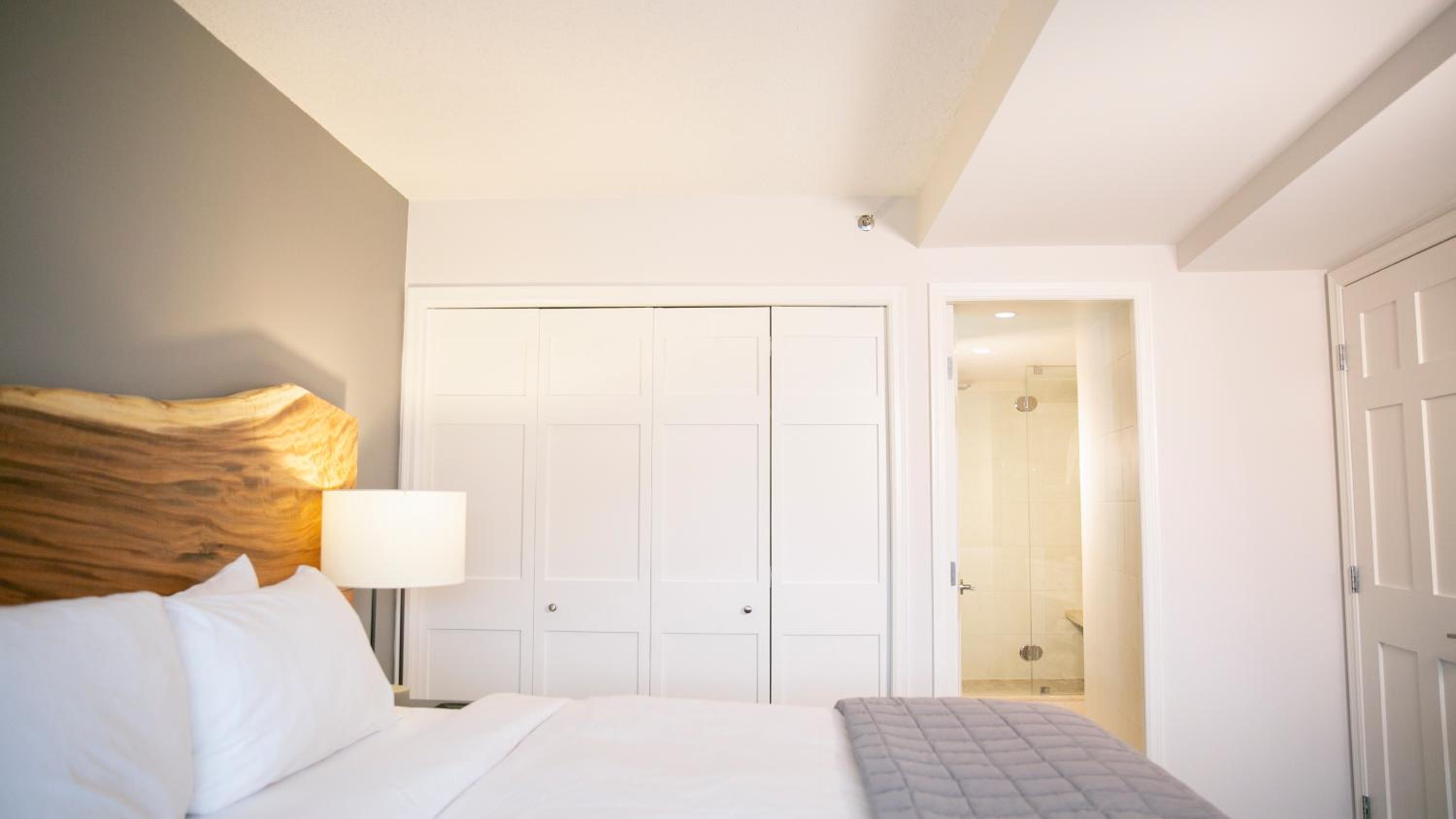2 Bedrooms, Suite