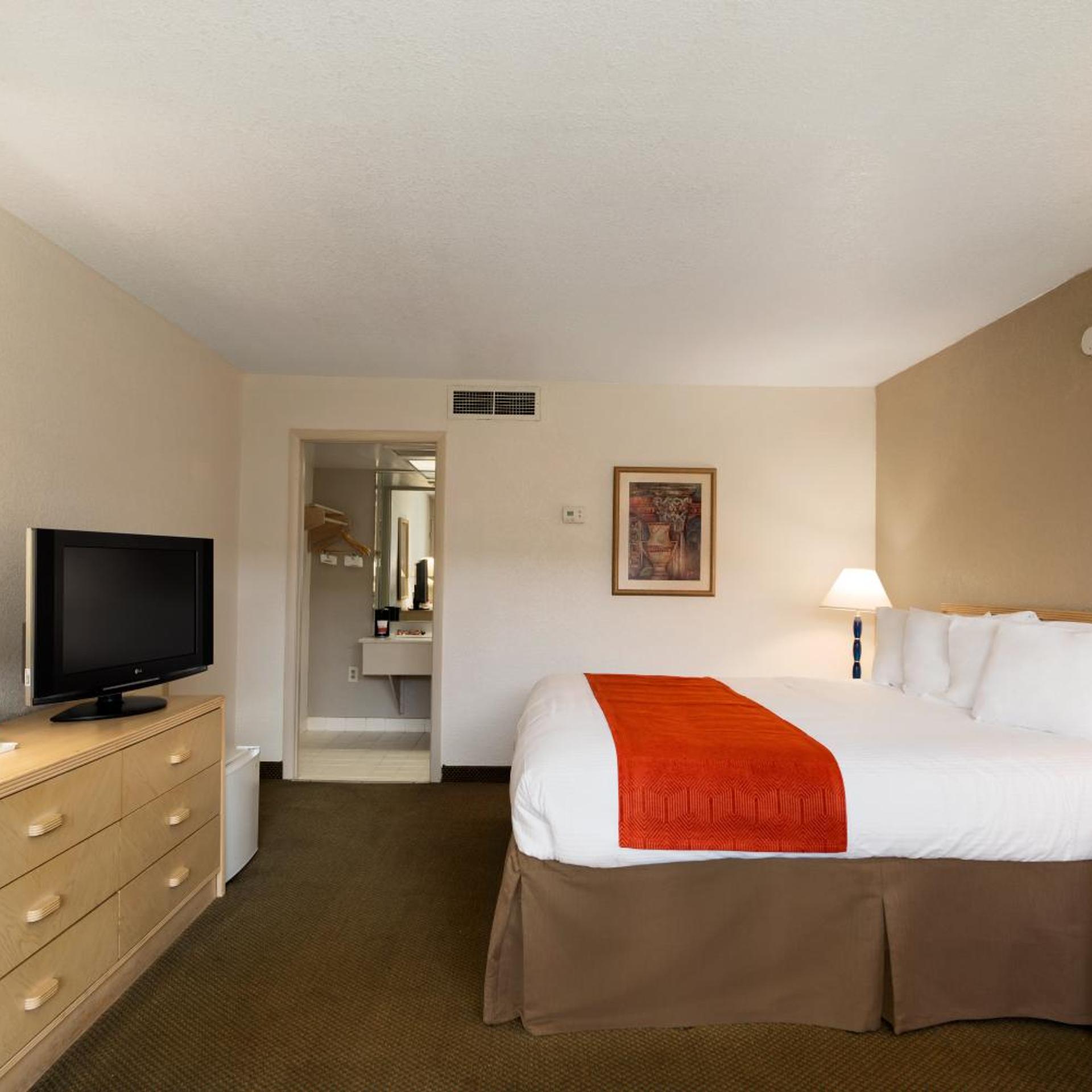 Courtyard, Standard, King Bed