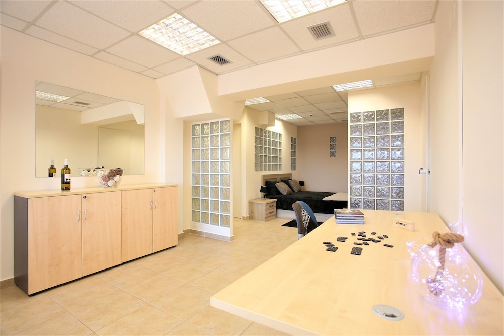 GK Airport Suites 20/49