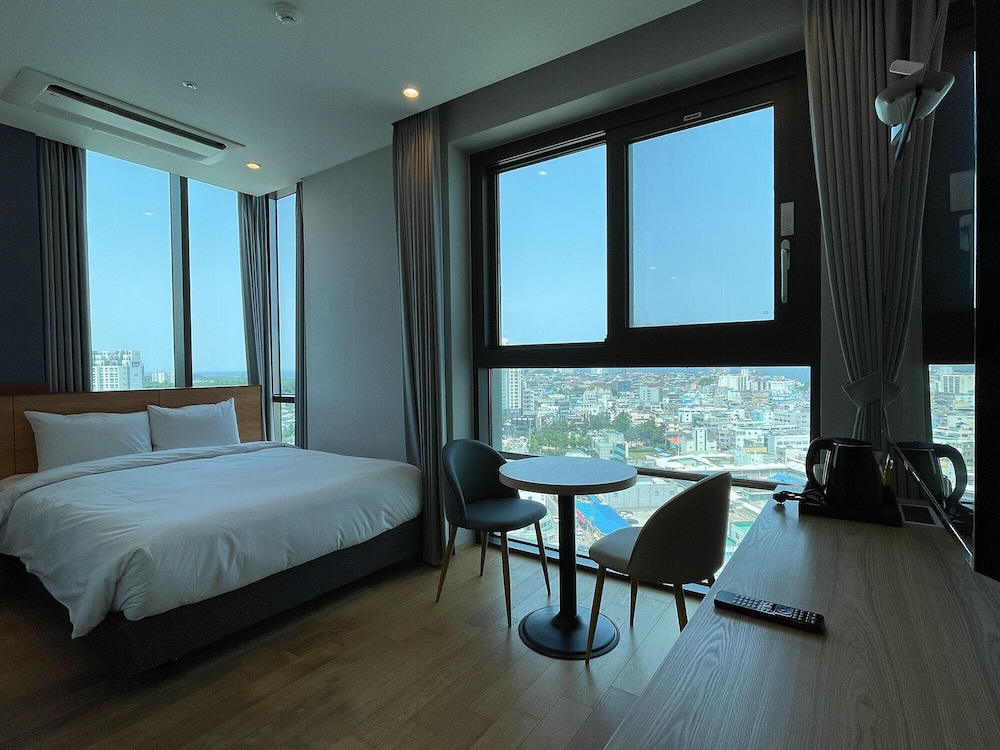 Superior, Family, Double Bed, City View, Pool Access