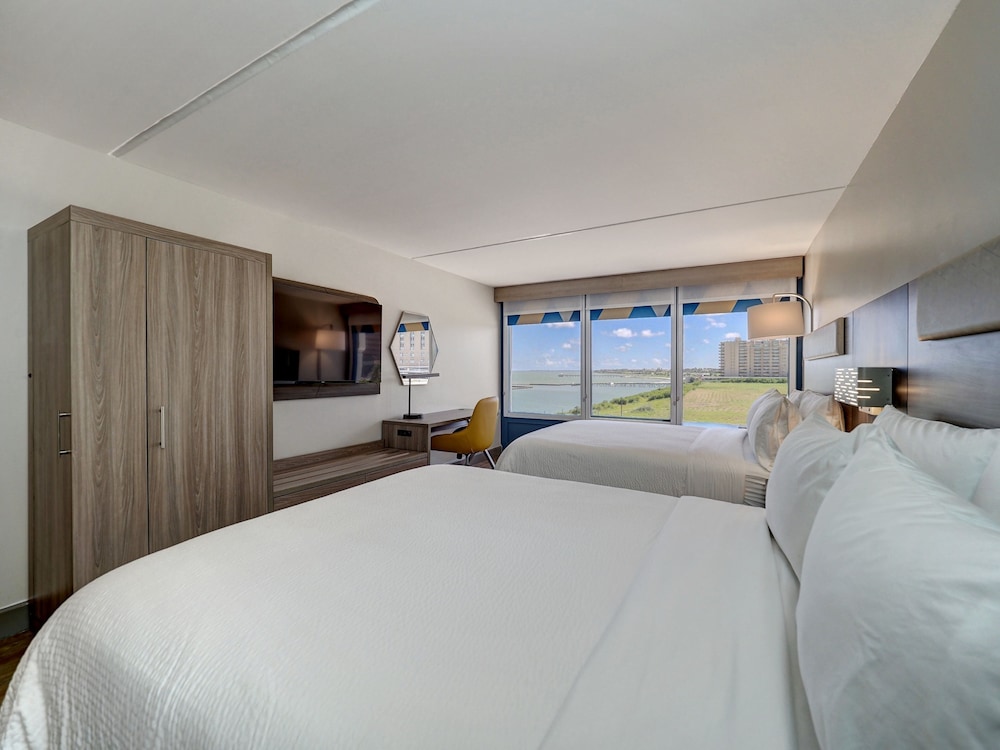 Room, 2 Queen Beds, Bay View