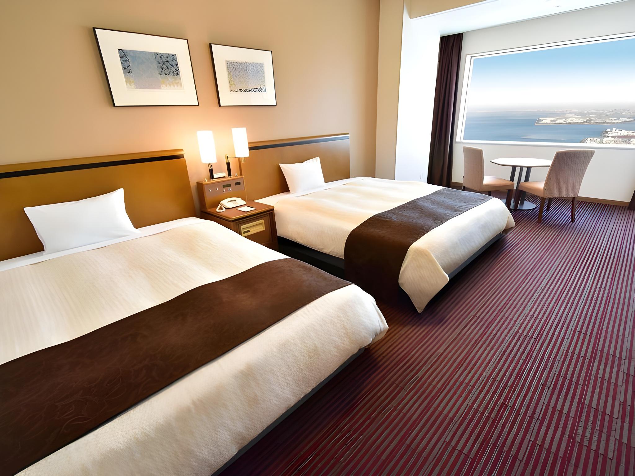 Deluxe, Twin Beds, Mountain Side