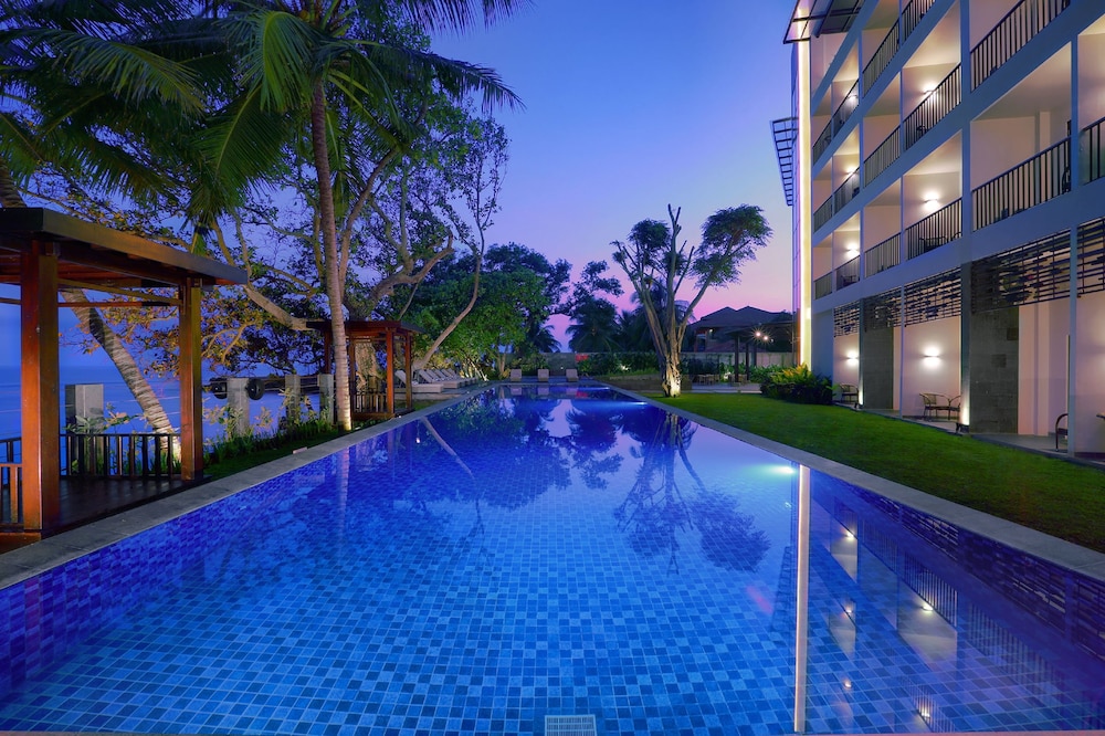 Aston Anyer Beach Hotel 45/50
