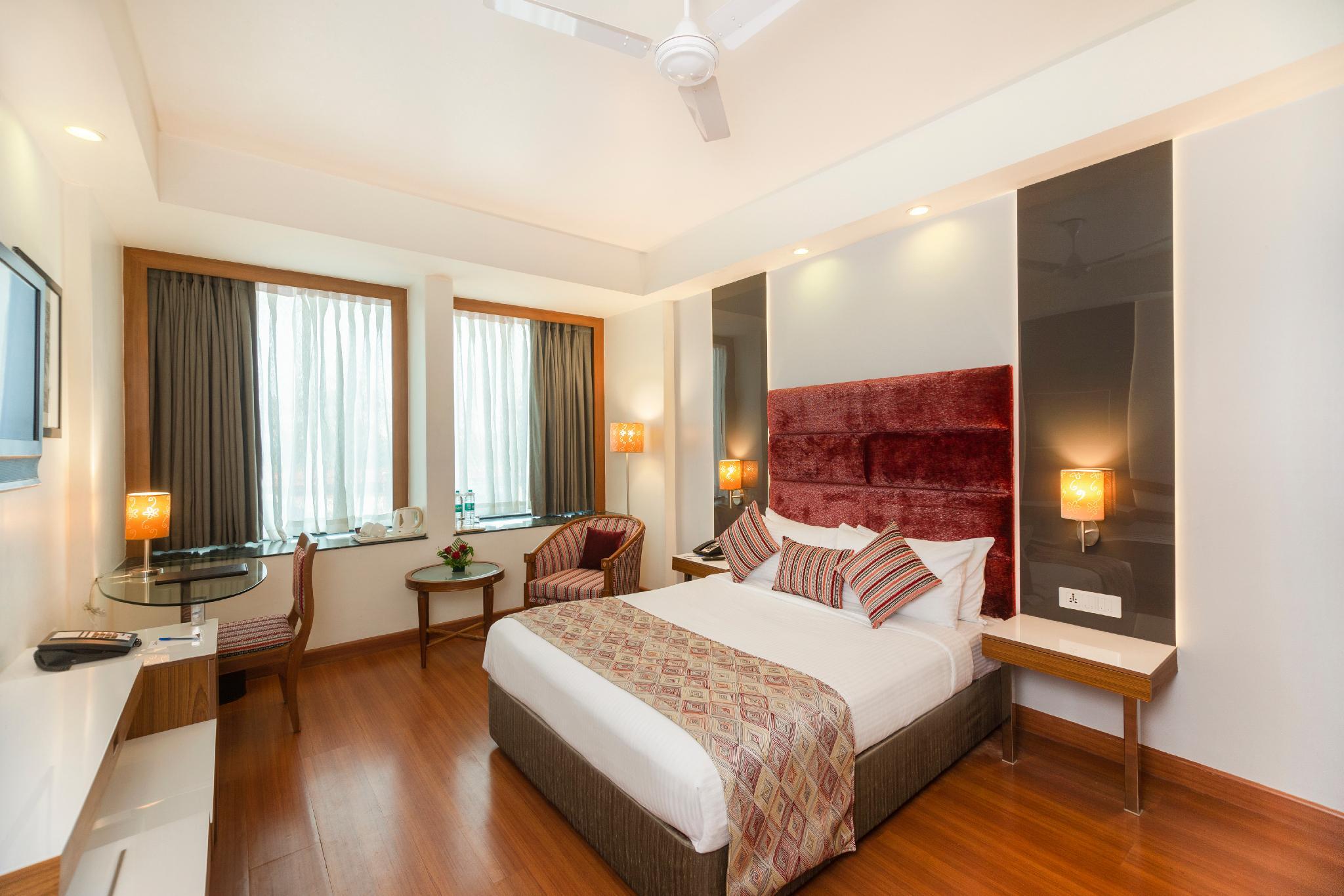 Chambers, Queen Bed