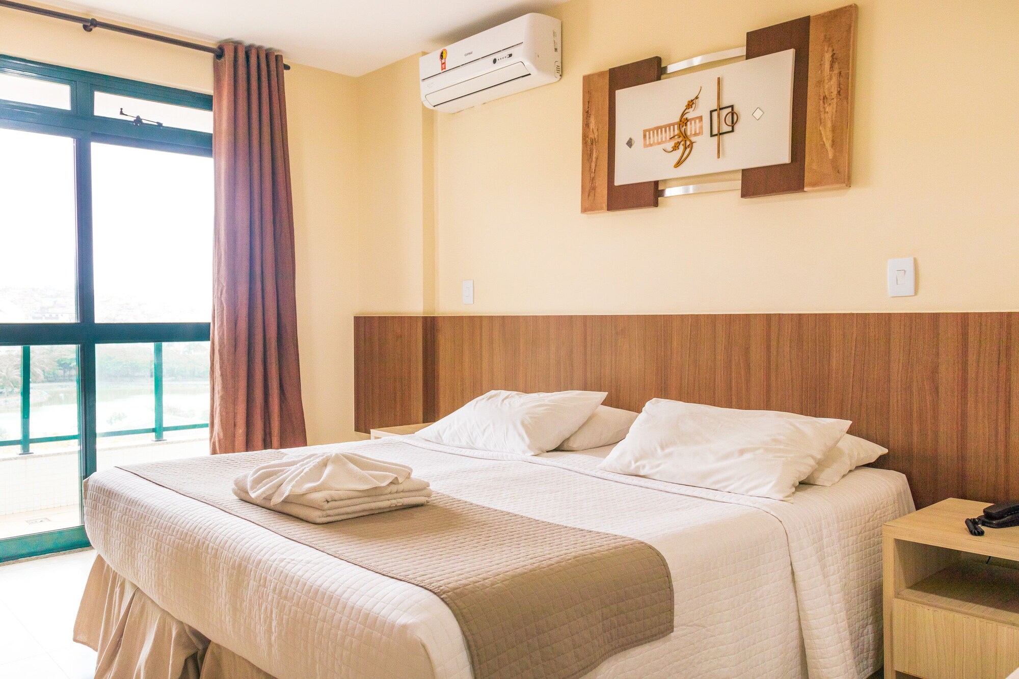 DELUXE, DOUBLE BED