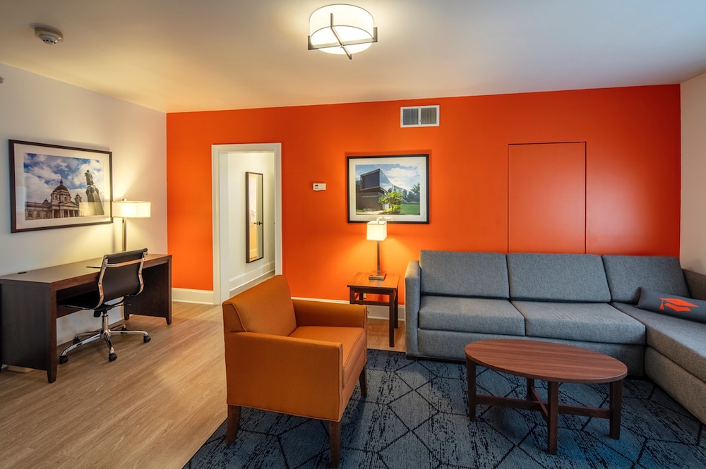 Collegian Hotel and Suites, Trademark Collection By Wyndham 33/59