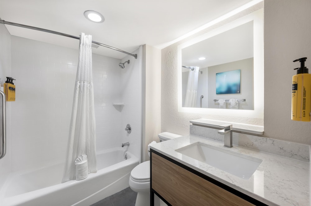 غرفة قياسية بسرير كينج، Best Western Plus Indianapolis NW Hotel 10/10
