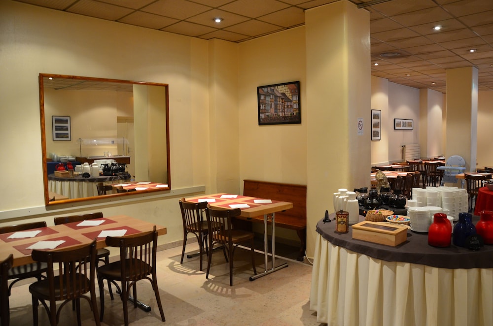 restaurant cafeteria