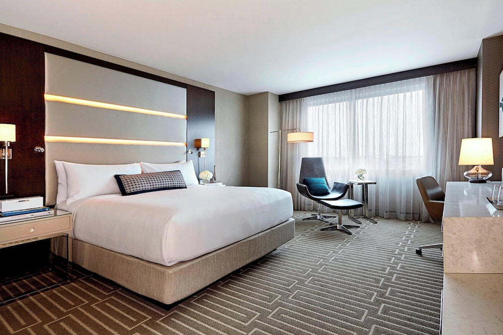 ROOM, KING BED
