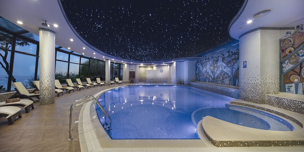 Merit Crystal Cove Hotel Casino & Spa 10/48