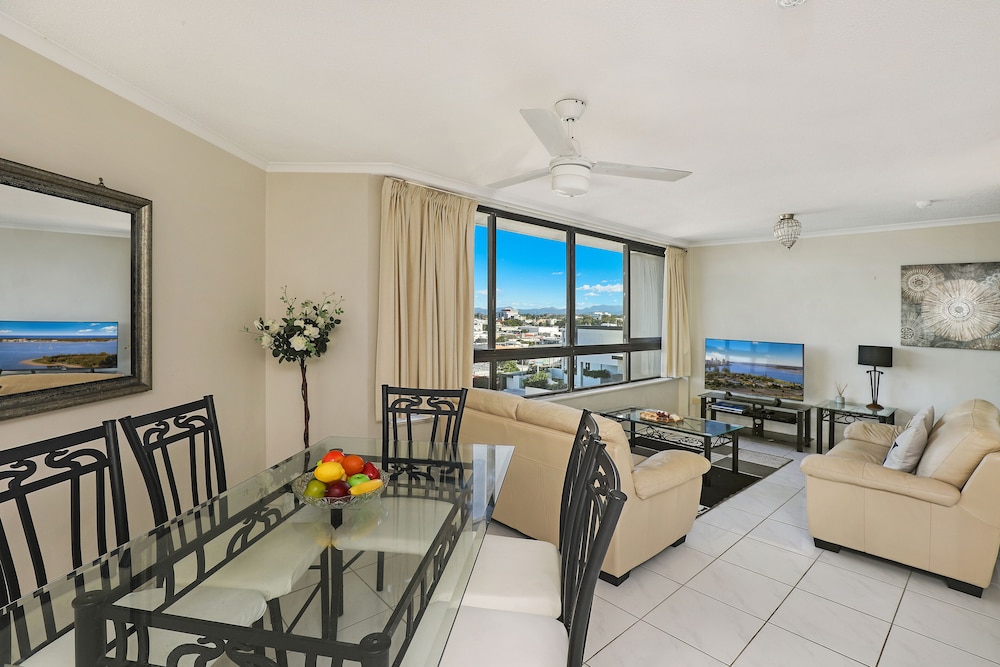 Palmerston Tower Holiday Apartments 14/36