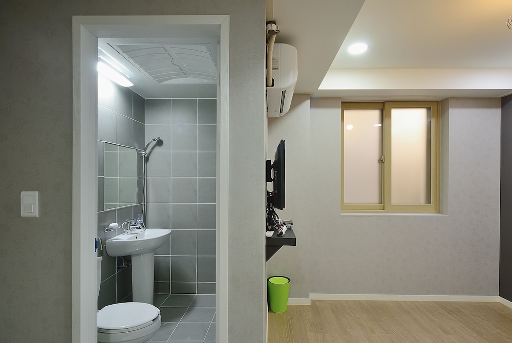 Red Guest House 9/50