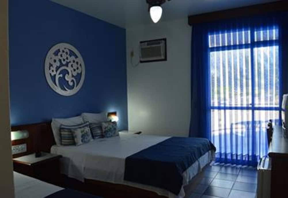 SUITE, TRIPLE, SEA VIEW
