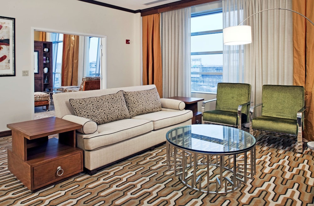 HILTON OMAHA 36/64