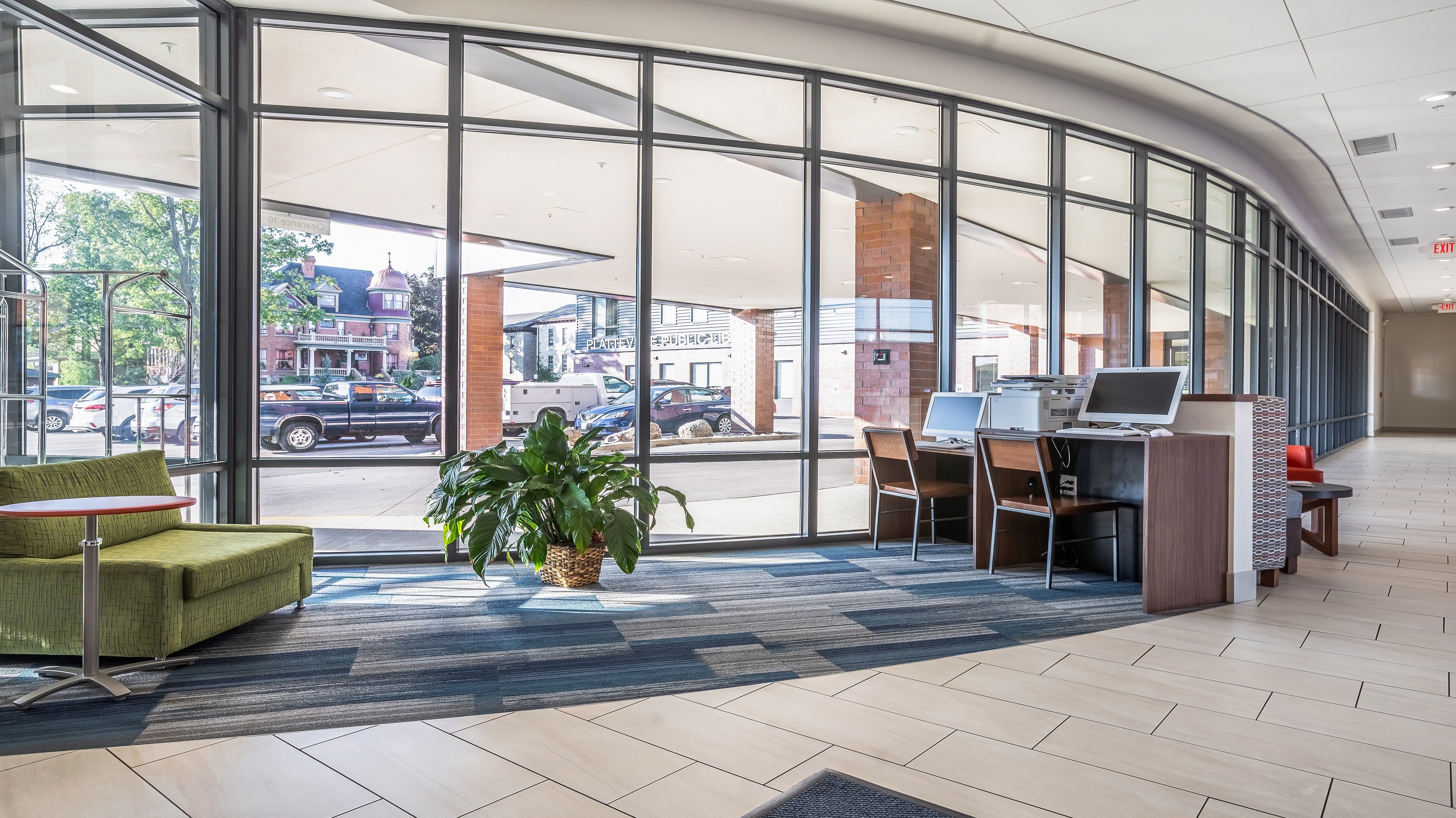 HOLIDAY INN EXPRESS & SUITES PLATTEVILLE 37/49