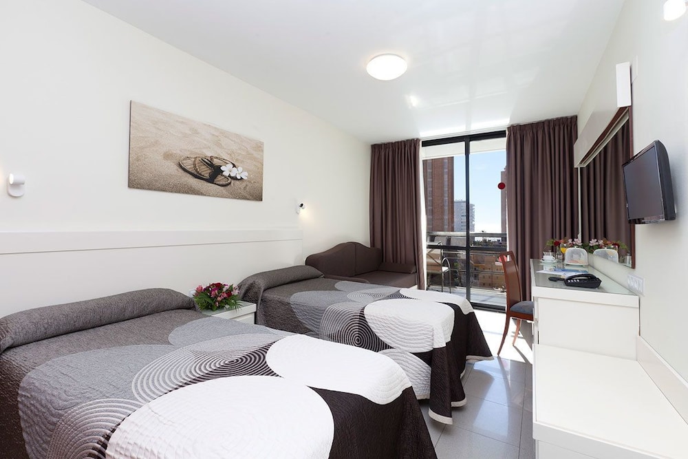 Marina Hotel 15/34