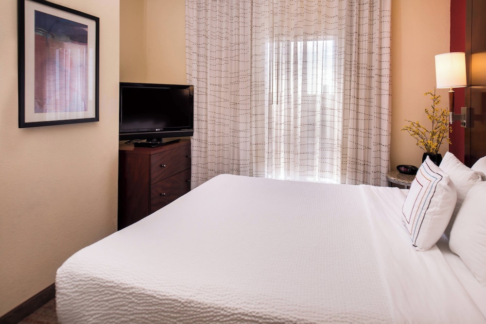 STUDIO, SUITE, KING BED, SOFA