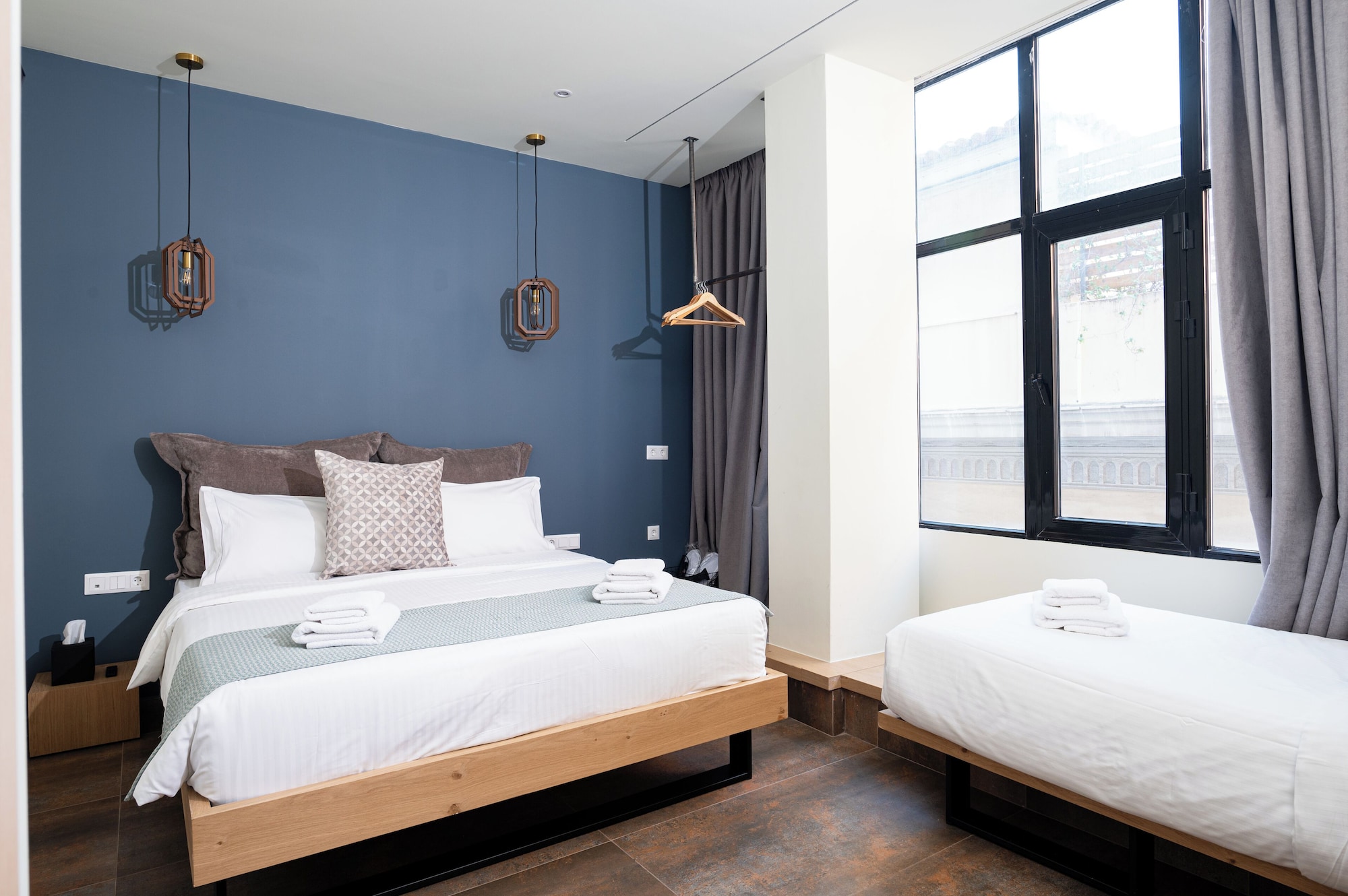 Senior, Suite, 1 Queen and 1 Single Bed, City View