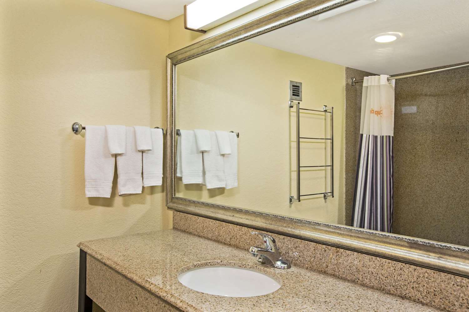 La Quinta Inn Suites Salina 55/57