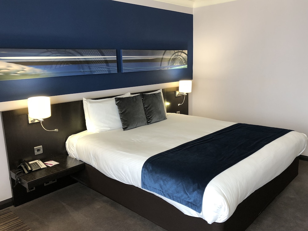 Crowne Plaza Birmingham City Centre, an IHG Hotel 24/84