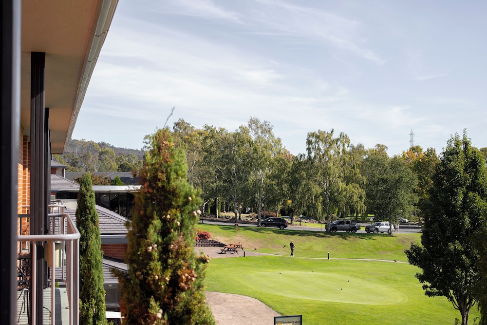 Country Club Tasmania 63/67