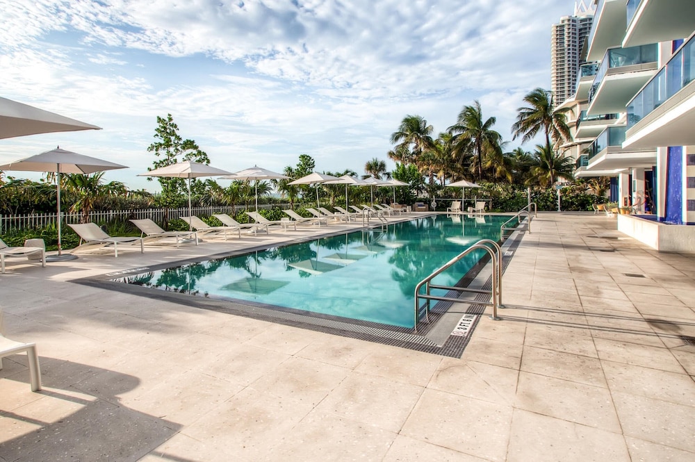 Global Luxury Apartments At Monte Carlo By Global 65/70