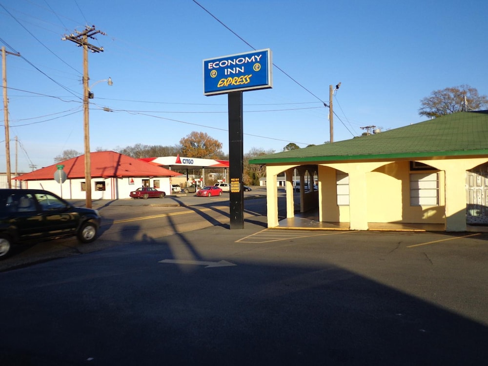 Economy Inn Express Warren 7/47