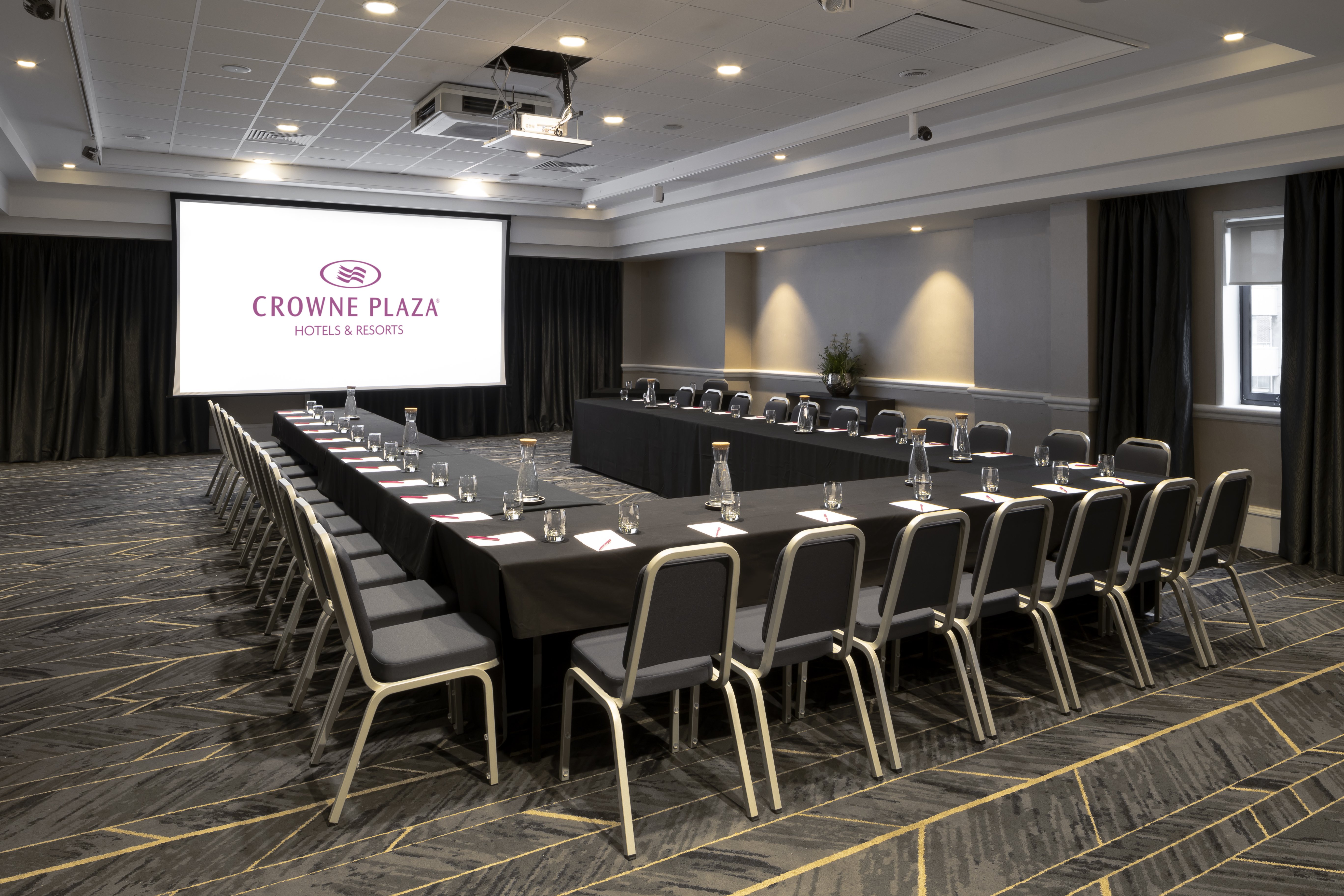 Crowne Plaza Leeds Hotel 36/50