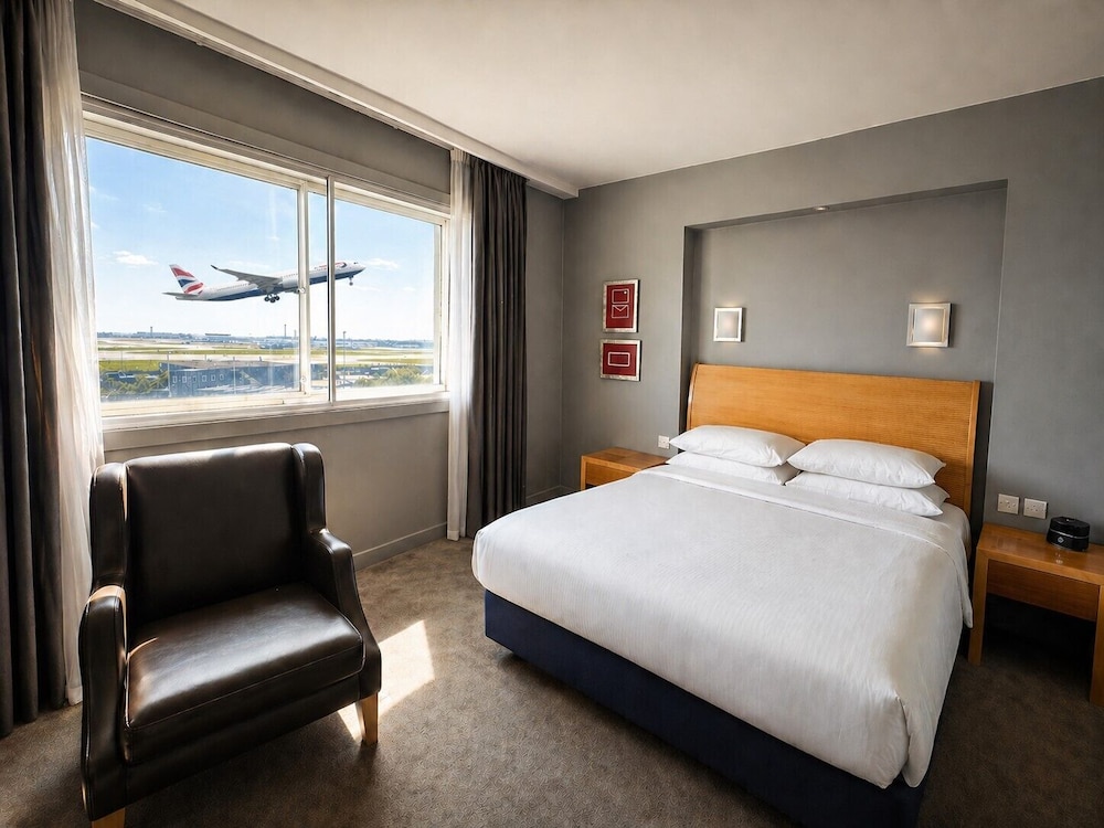 Executive, Double Bed, Airport View