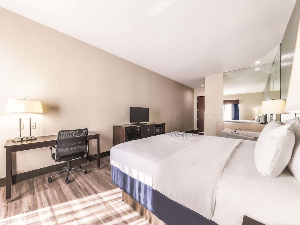 La Quinta Inn & Suites by Wyndham Tulsa - Catoosa Route 66 16/36