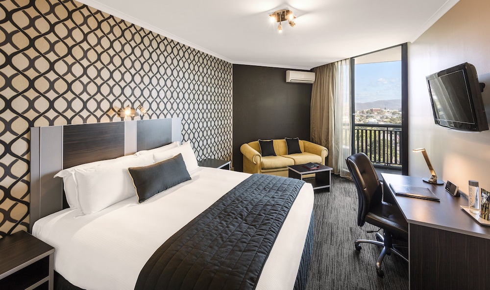 Grand Chancellor Brisbane 24/63