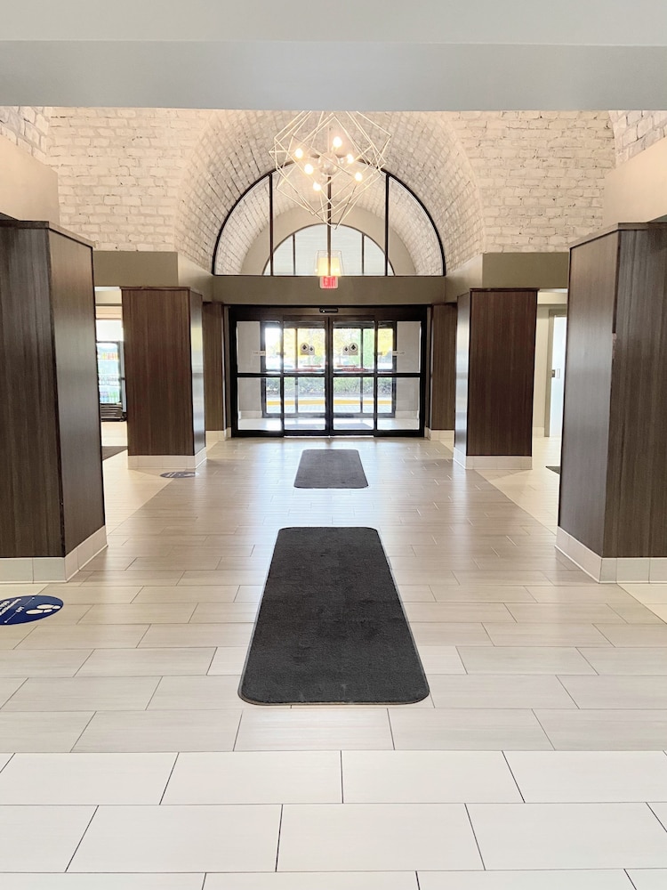 Embassy Suites by Hilton Chicago Schaumburg Woodfield 26/55