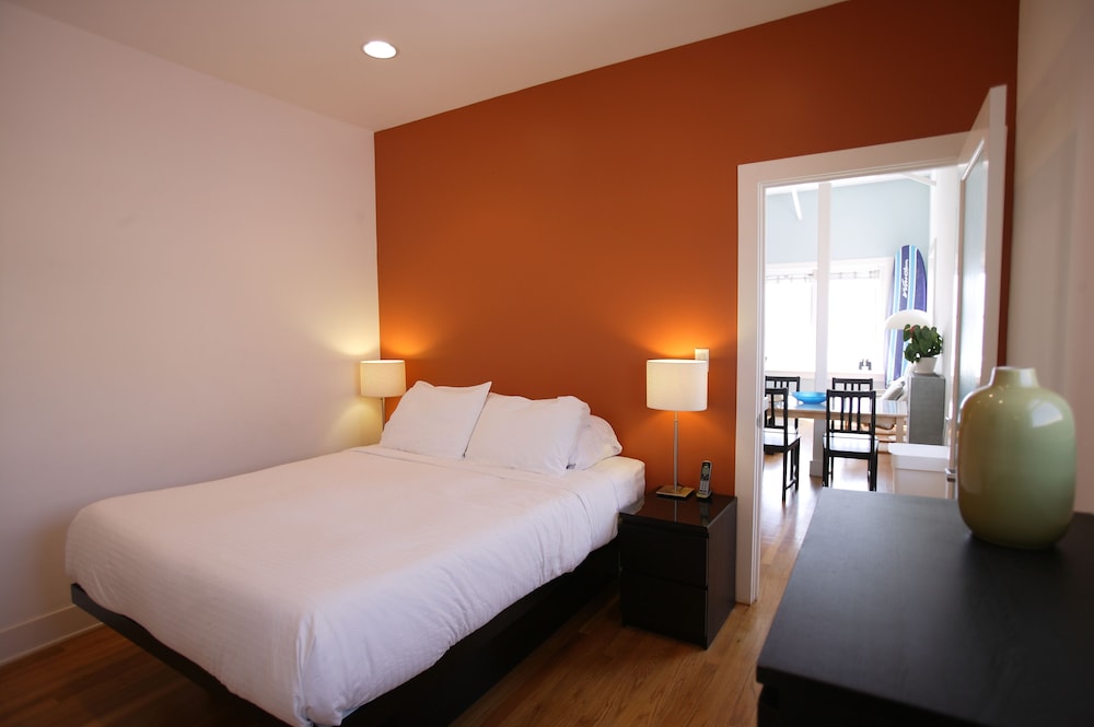 Venice Suites 24/68