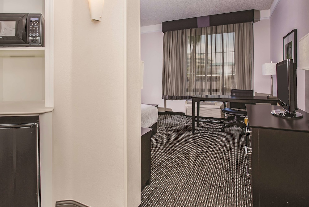 La Quinta Inn And Suites By Wyndham Las Vegas Summerlin Tech 35/49