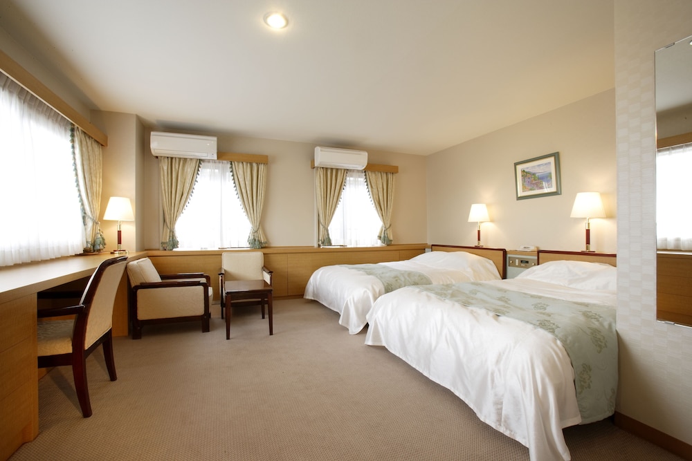 Okazaki New Grand Hotel 7/67