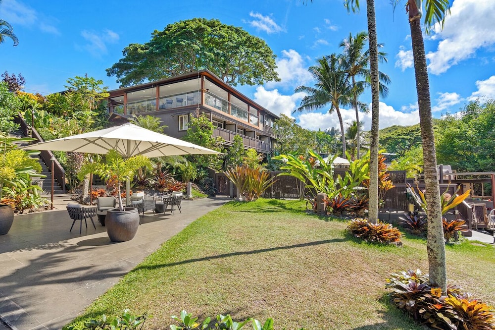 Paradise Bay Resort 67/74