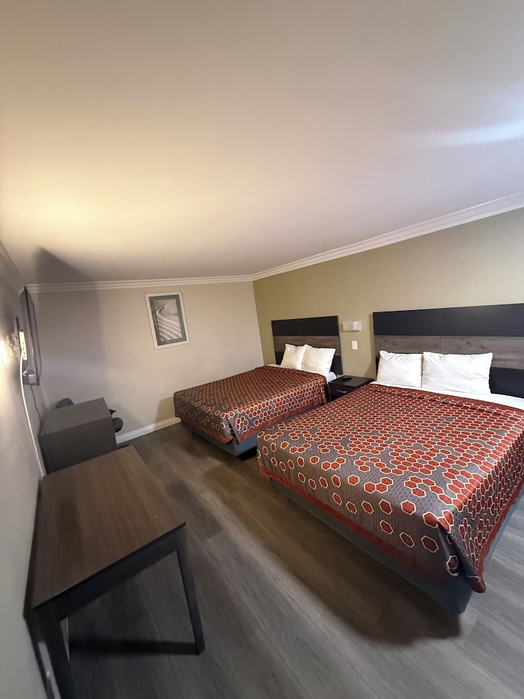 Colony Inn Buena Park 32/64