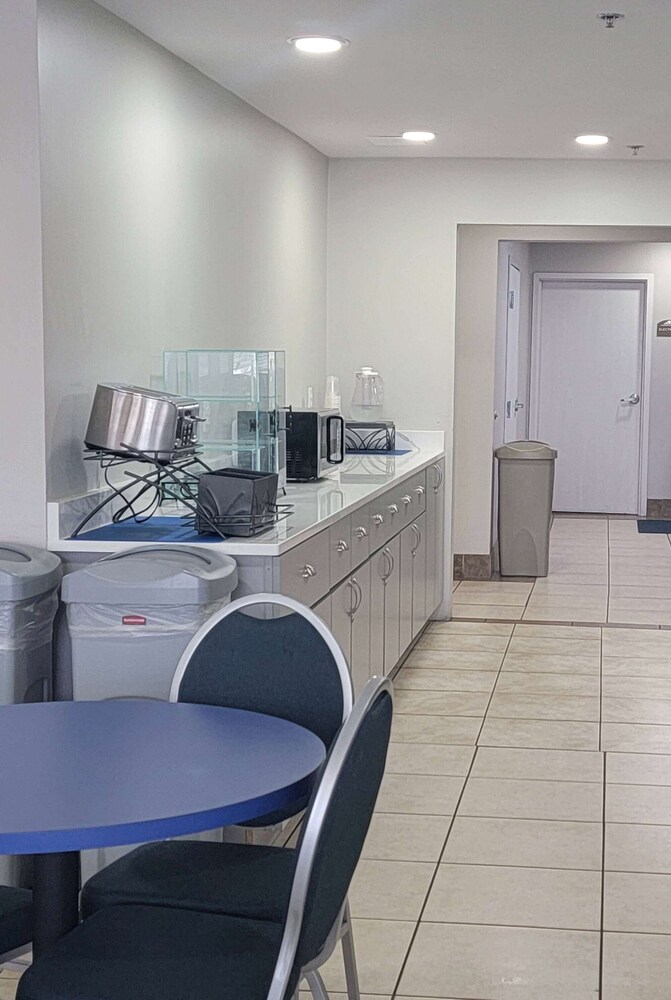 Microtel Inn And Suites Gardendale 29/33