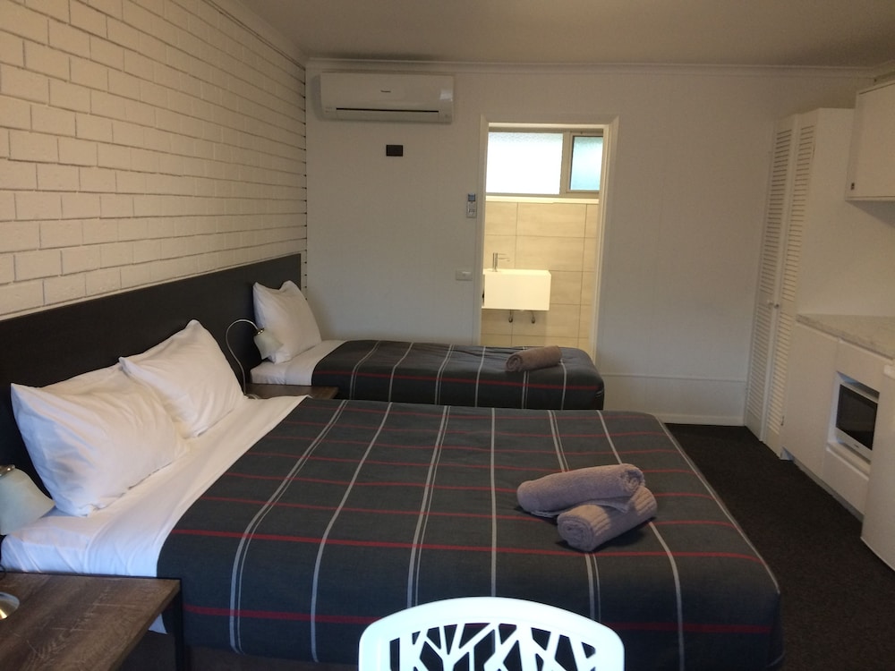 SOUTHERN OCEAN MOTOR INN 10/67