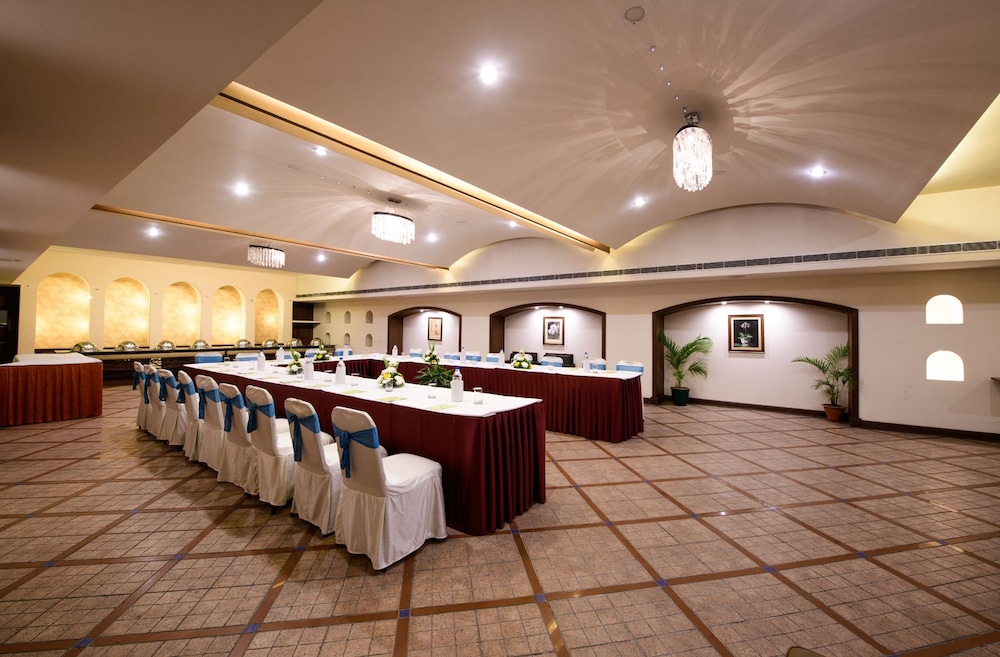 HOTEL MAJESTIC GRAND 16/18