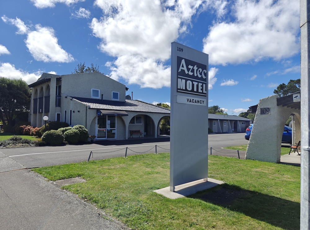 Aztec Motel 51/61