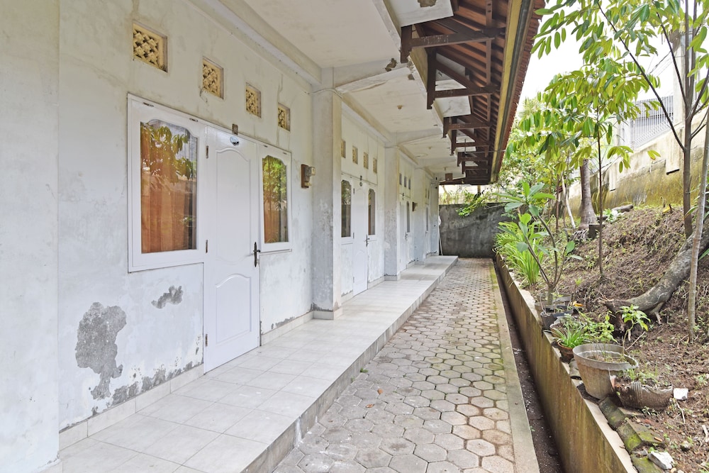 RedDoorz @ Jalan Gatot Subroto Denpasar 4/31