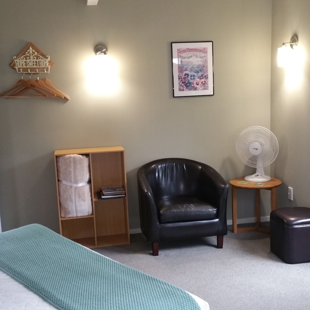 Cottage Mews Motel 49/72